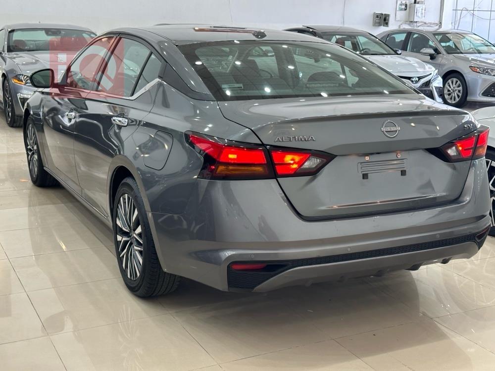 نيسان ألتيما